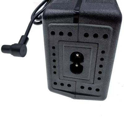 Cargador 53.6V compatible con Xiaomi 4 Ultra - Navee S65