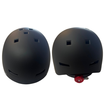 Casco con luz trasera - Negro [Talla L]